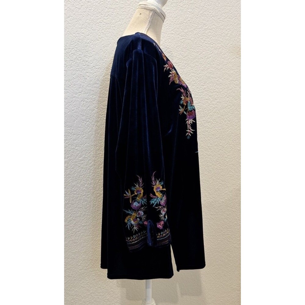 CALESSA Plus Size Blue Velvet Embroidered 3/4 Sleeve V-Neck Tunic. Sizes 2X - Picture 4 of 6